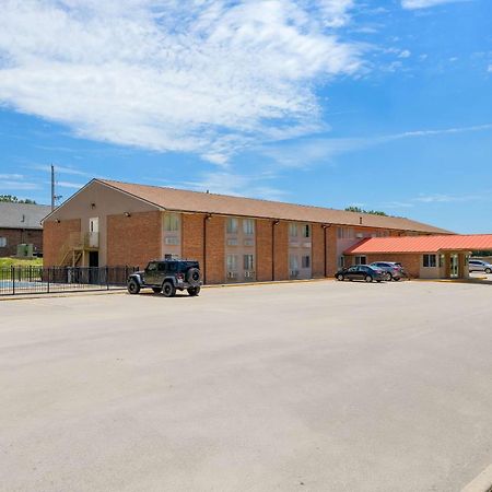Econo Lodge Емпория Екстериор снимка