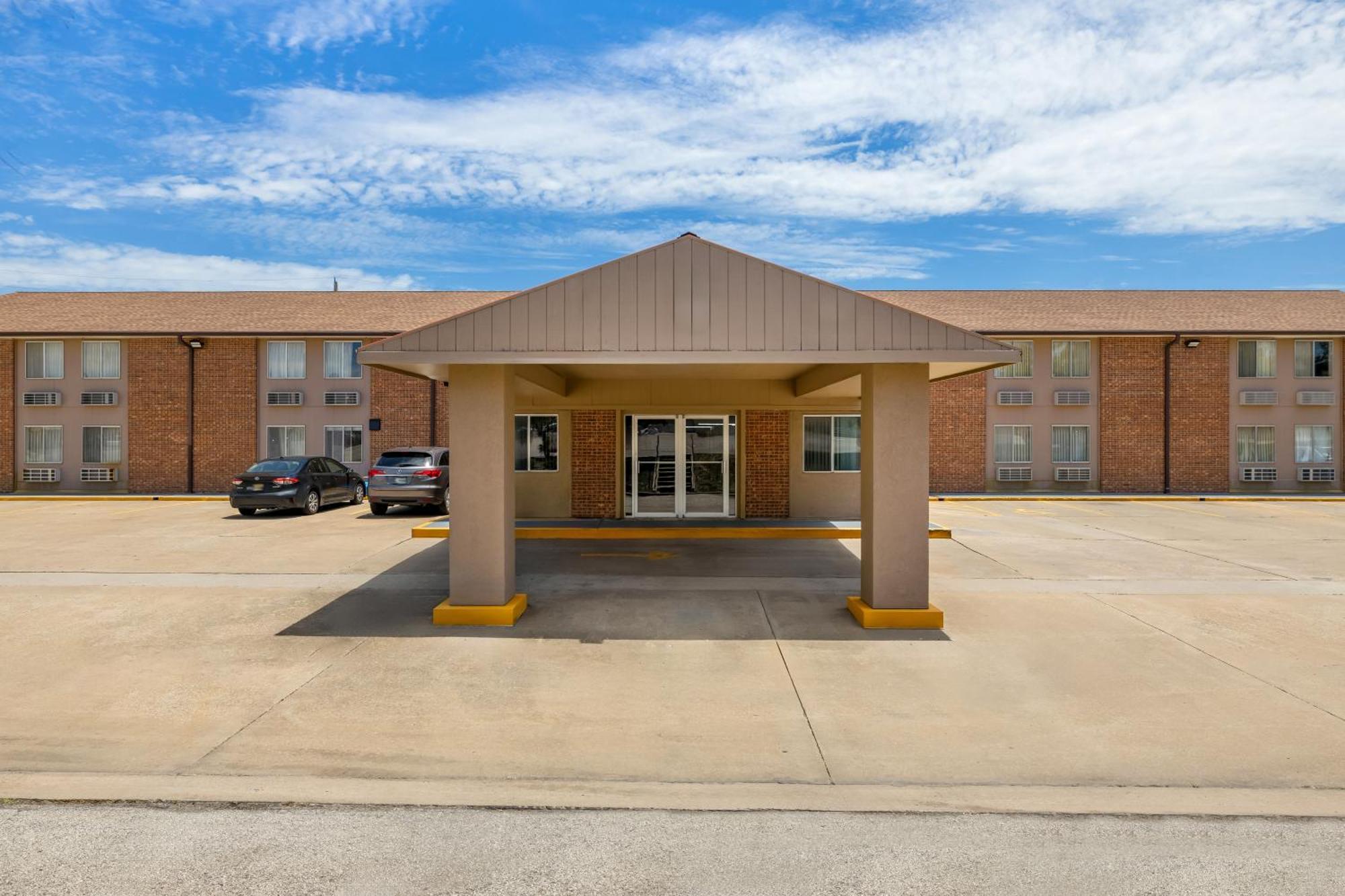Econo Lodge Емпория Екстериор снимка