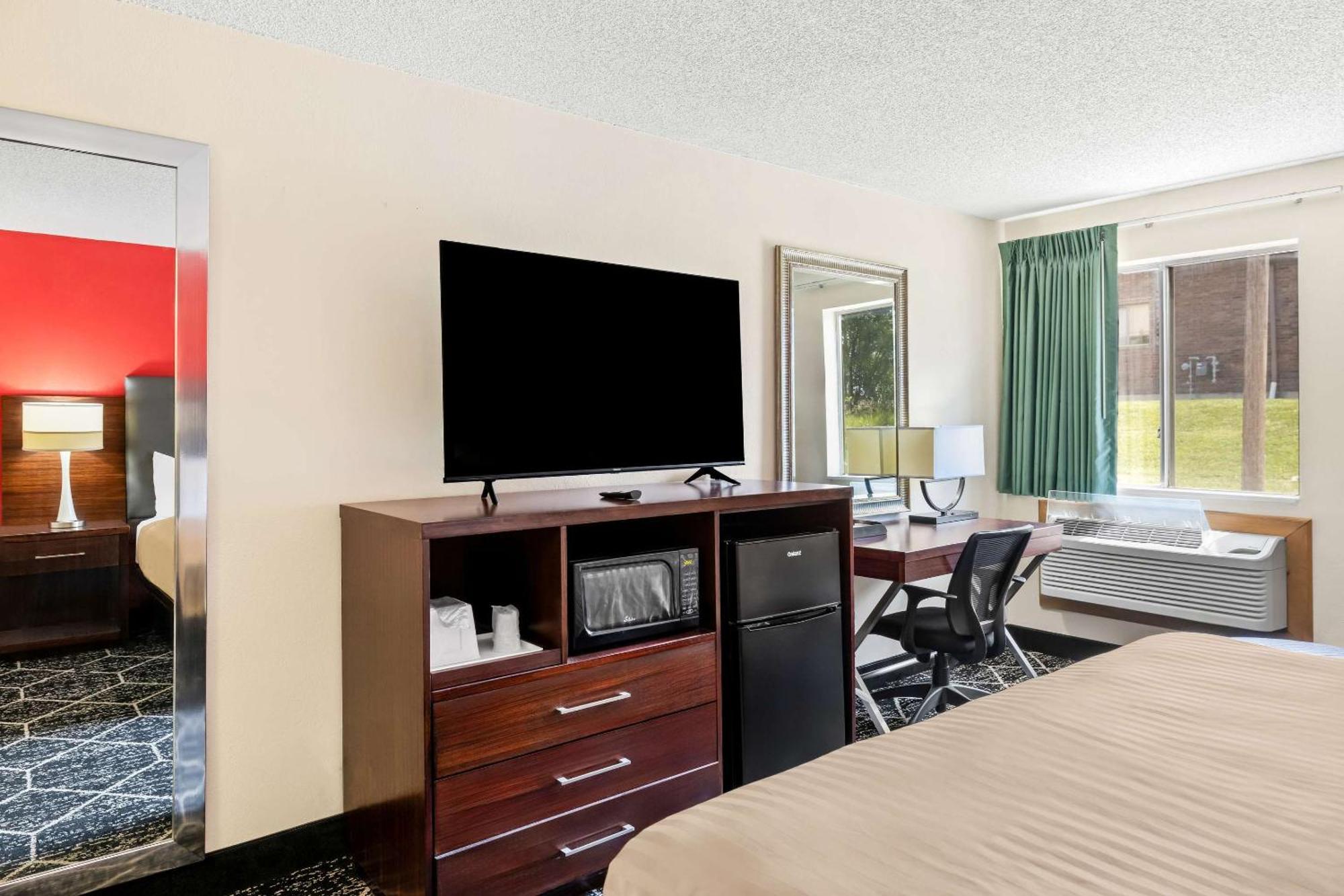 Econo Lodge Емпория Екстериор снимка