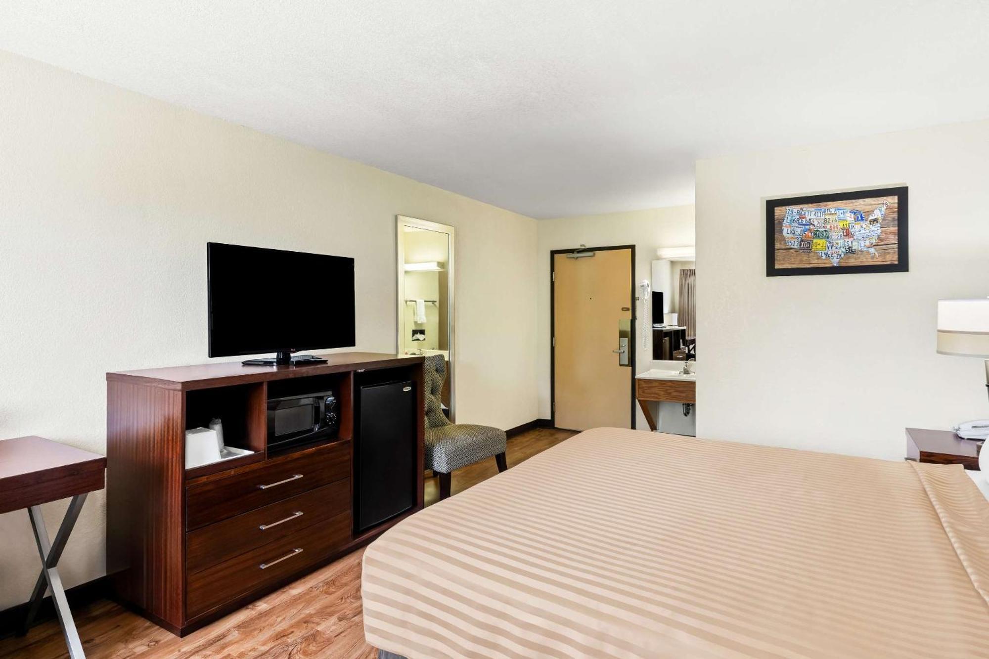 Econo Lodge Емпория Екстериор снимка
