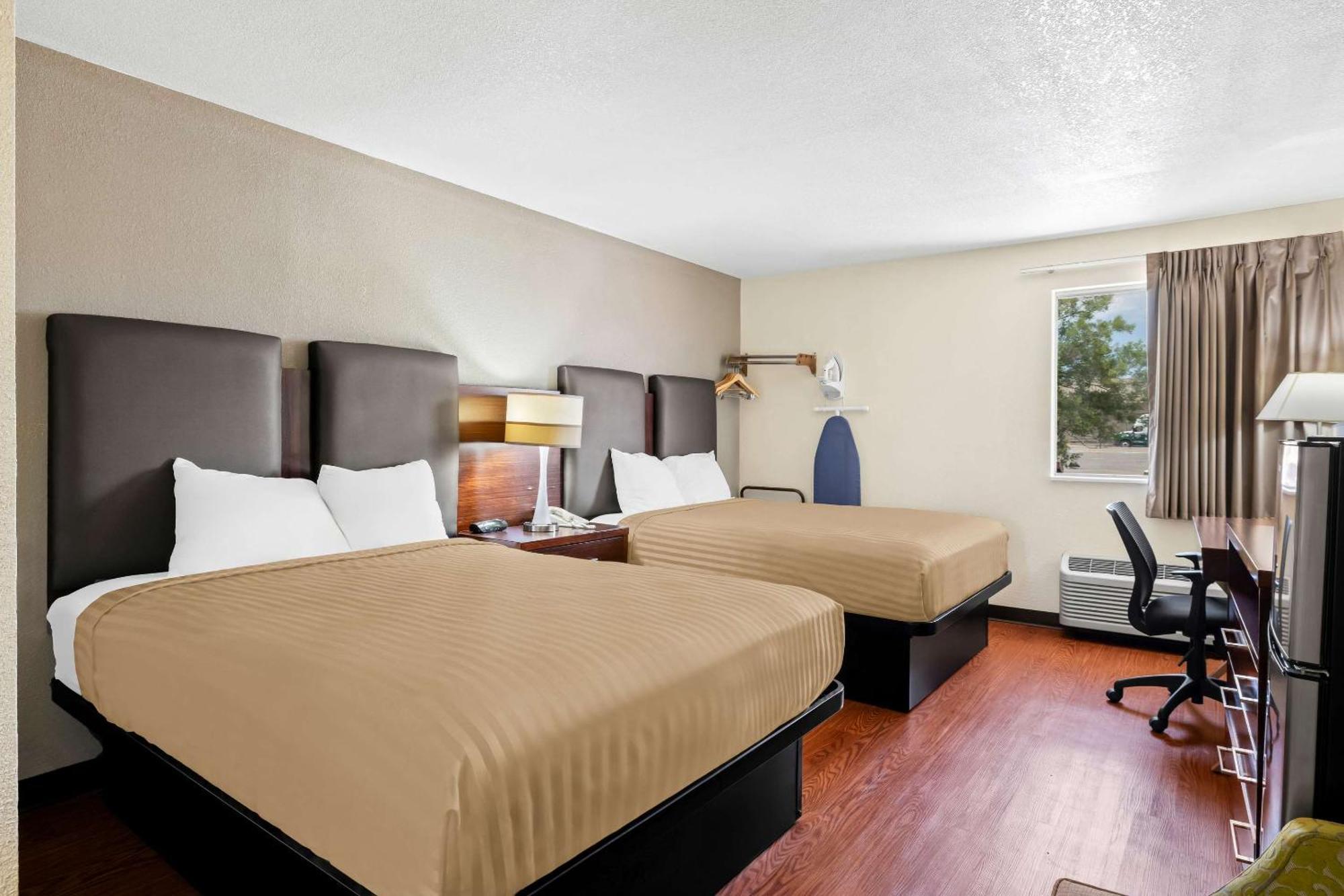 Econo Lodge Емпория Екстериор снимка