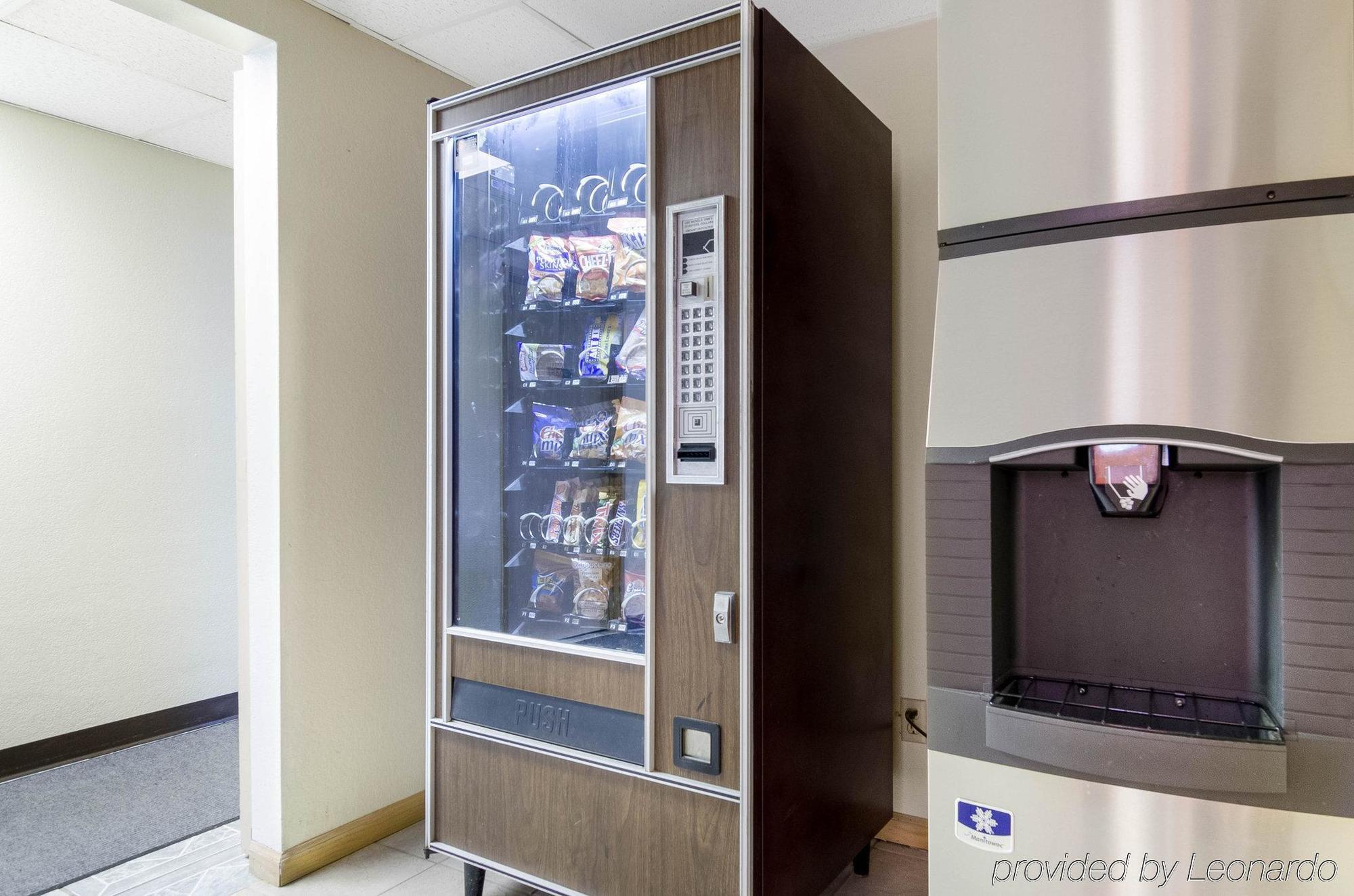 Econo Lodge Емпория Екстериор снимка